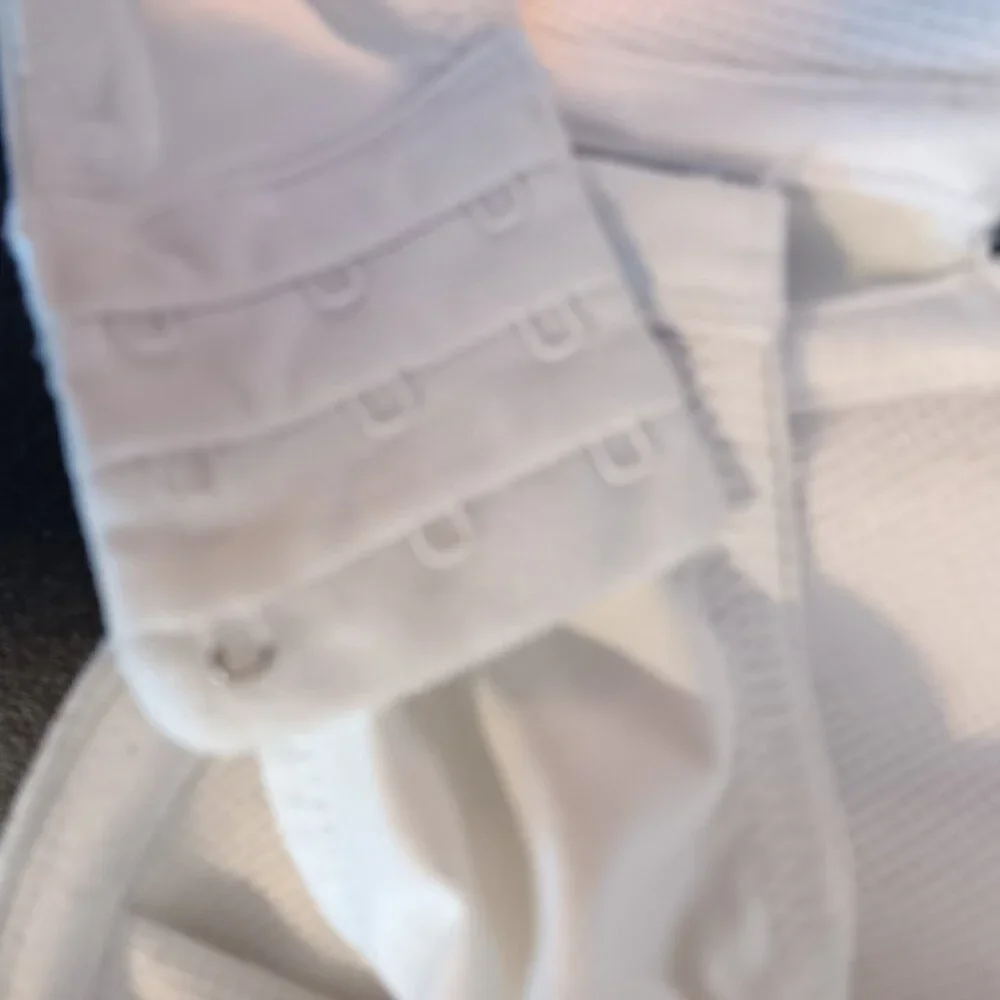 Women's BARELY BREEZIES WHITE 38D BRA